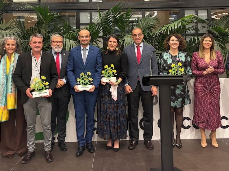 AECC reconoce compromiso del IES AlQzeres diseadora De Manuela y Grupo Incalexsa