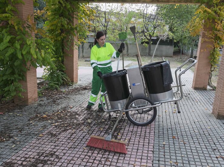 Las mujeres que cuidan Mrida esfuerzo e igualdad detrs de cada rincn limpio