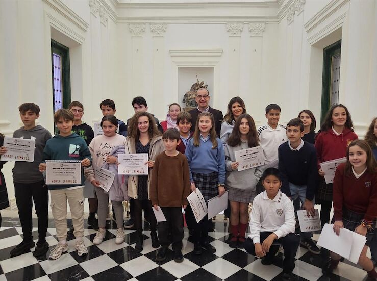 Pleno de la Infancia de Cceres pide mejor bus urbano ms limpieza y zonas ocio juvenil