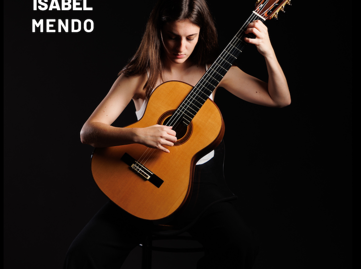 La joven guitarrista Isabel Mendo ofrece un concierto en el chal de los Mlaga de Cceres