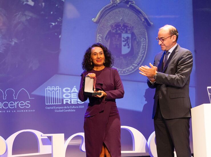 El TSJ de Extremadura ha recibido la Medalla de Cceres mxima distincin institucional