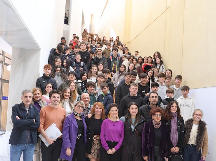 Alumnos de cuatro institutos protagonizan un pleno sobre igualdad en la Diputacin Badajoz