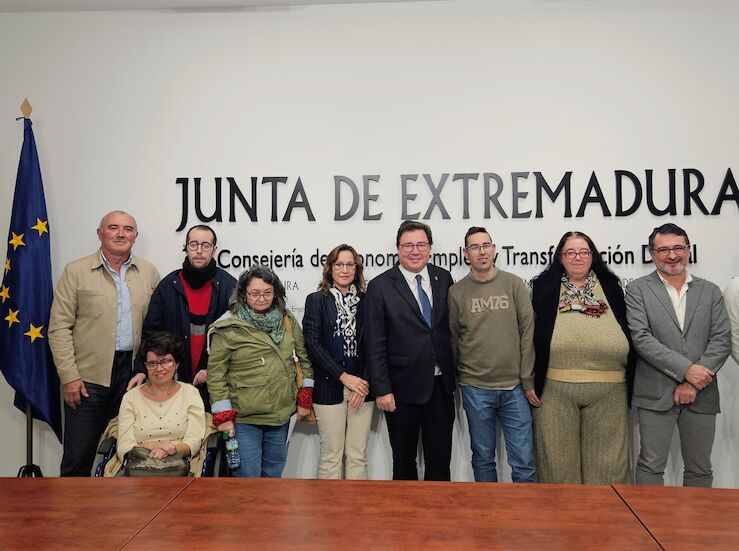 Santamara recibe el equipo de lderes y lideresas de Plena Inclusin Extremadura