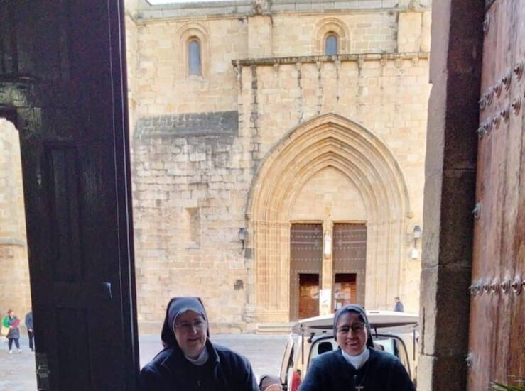 La feria Monacal de Cceres abre sus puertas con catorce conventos y 9000 cajas de dulces