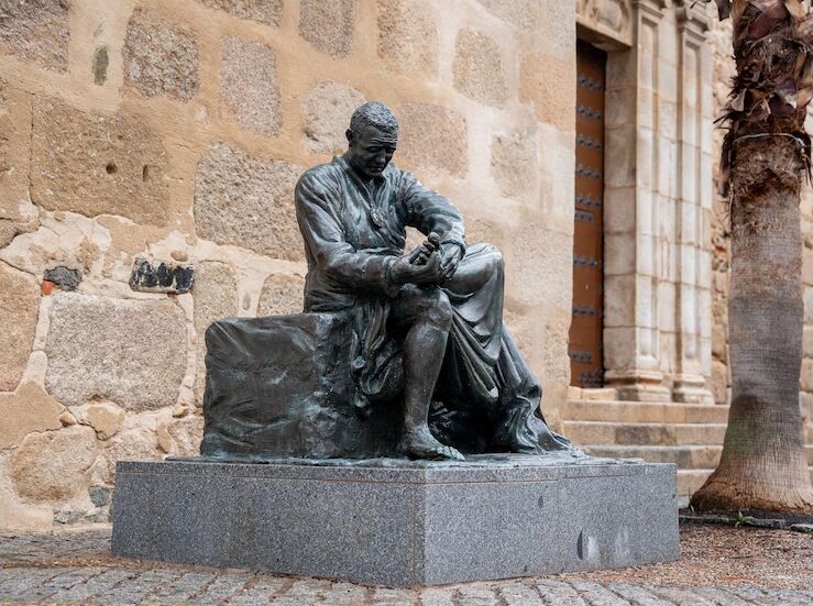 Finaliza la restauracin del Monumento al Cofrade de Mrida 