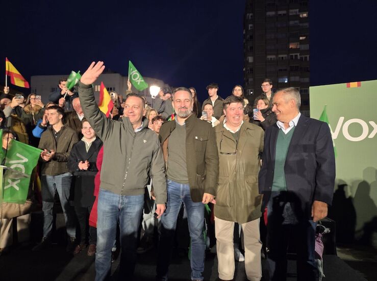 Abascal se vuelca en Extremadura culpando al bipartidismo de los problemas de la regin