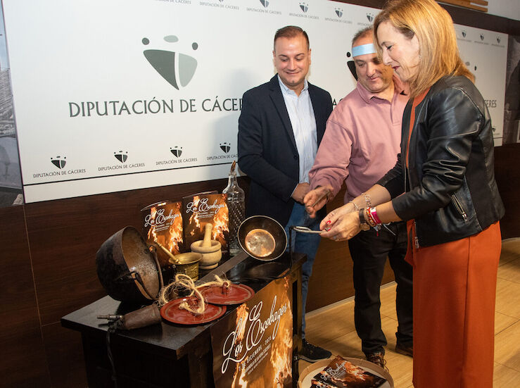 Fuego pasin e historia reunir a 12000 personas en Los Escobazos Jarandilla de la Vera