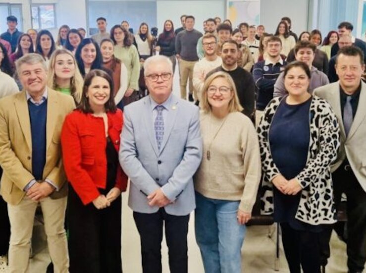 61 jvenes se incorporan a un programa de becas de la UEX para retener talento