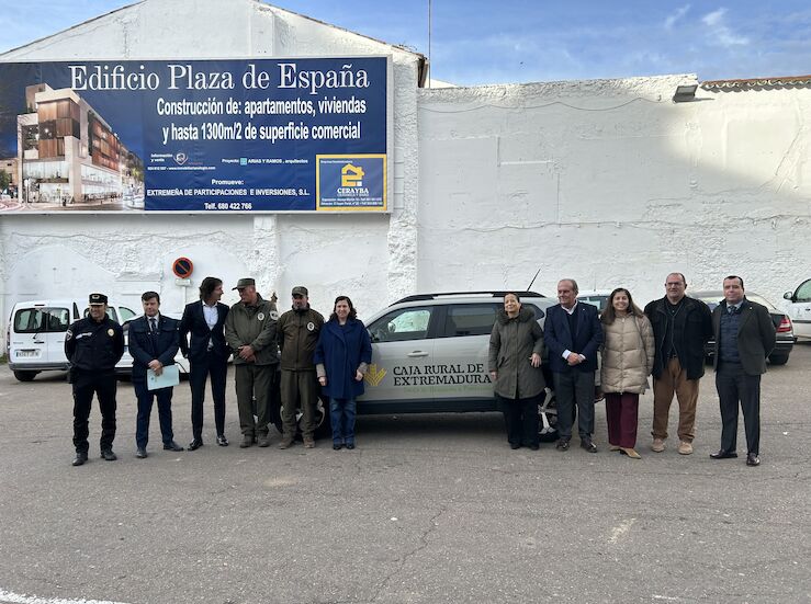 Caja Rural de Extremadura dona un vehculo a la Guardera Rural de Don Benito