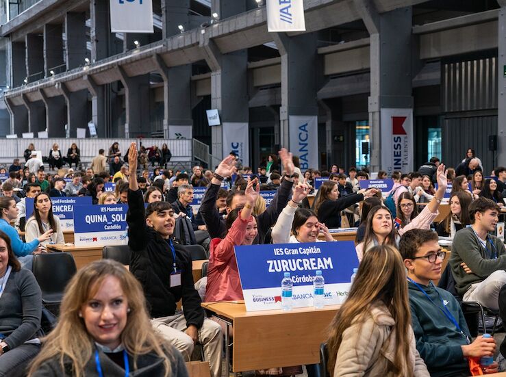 Ms de 350 estudiantes extremeos buscan ser el mejor empresario virtual de Espaa