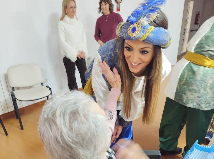 Proyecto Navidad Solidaria del OAR lleva a los Reyes Magos a la residencia en Barcarrota
