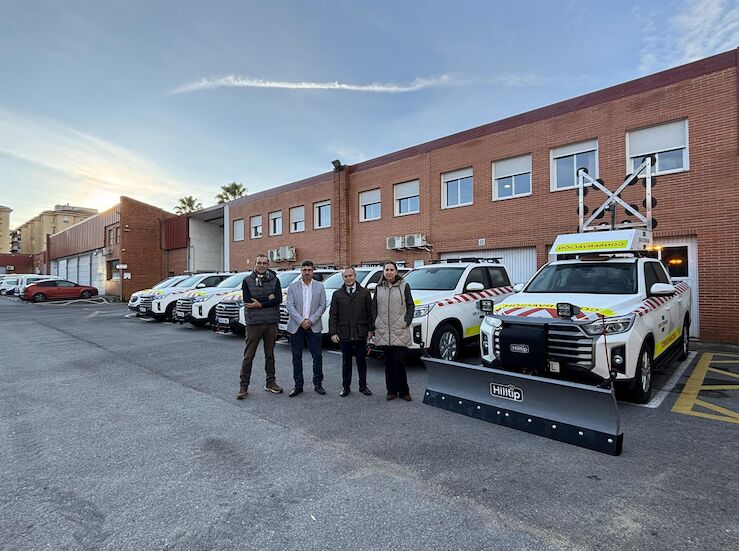 6 nuevos vehculos pick up para conservacin de carreteras afectadas por hielo y nieve