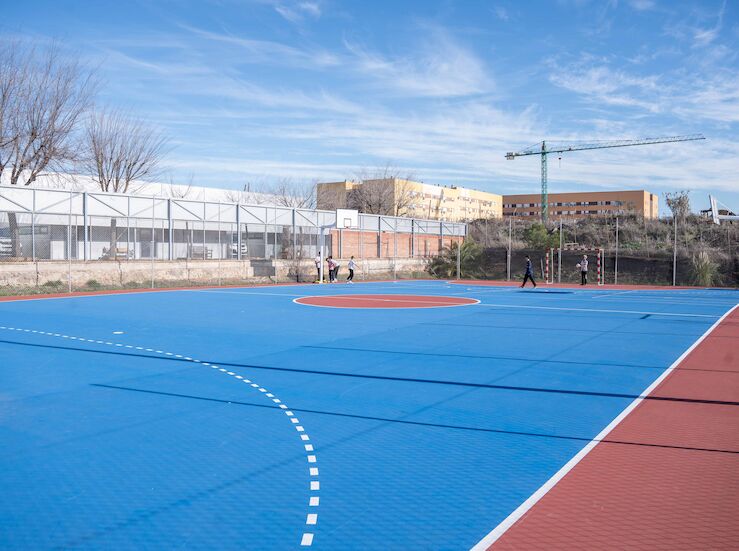 Finaliza la reforma de las pistas deportivas de La Calzada y Juan Canet en Mrida