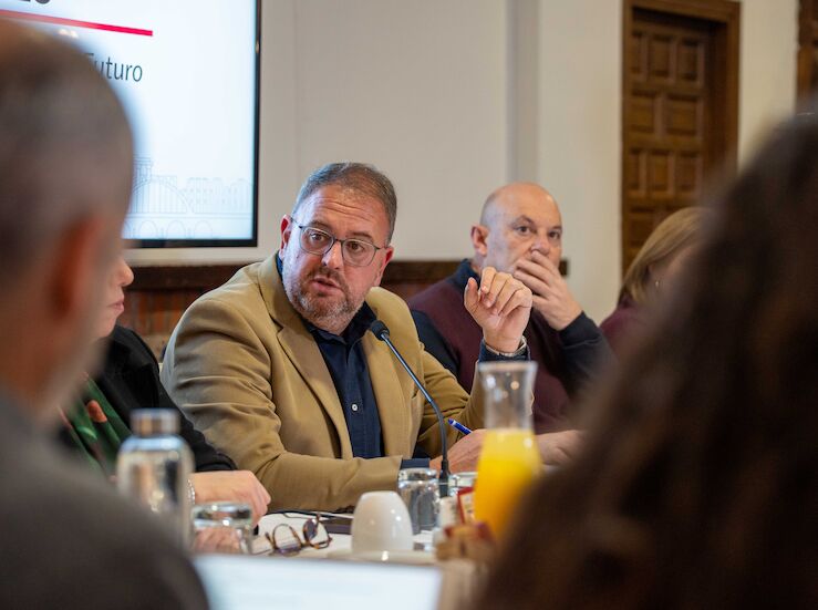 Osuna incide en que no optar a liderar el PSOE extremeo Mi compromiso es con Mrida