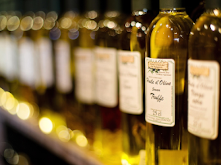 El auge de los detalles gastronmicos las botellas de aceite para bodas ganan protagonism