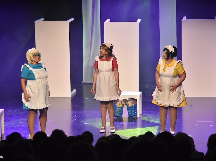 Las que tienen que servir con Raquel Palma Carmen Tena y Rosario Abelaira en Mrida