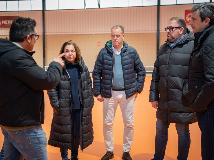 Alcalde de Mrida visita pistas del polideportivo de Nueva Ciudad tras su reforma integral