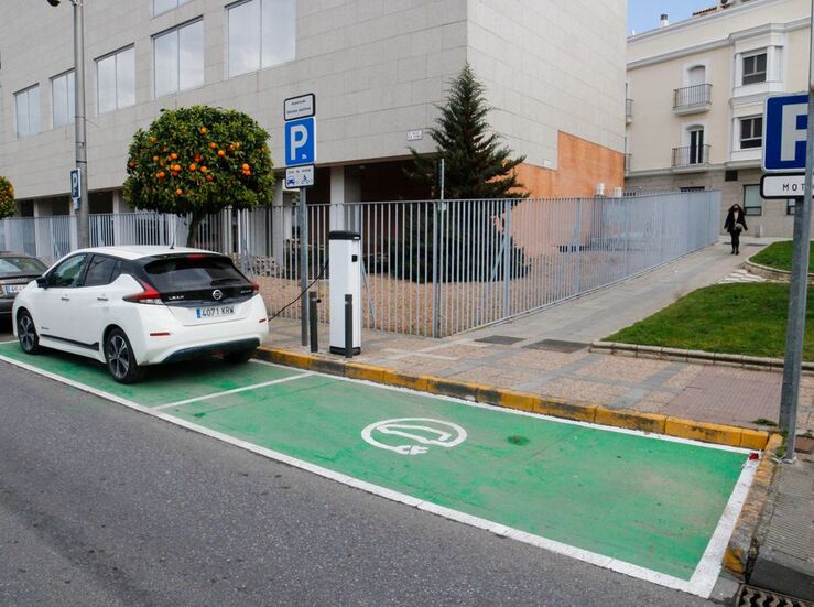 Ayuntamiento Mrida garantiza la gratuidad de los puntos de recarga de coches elctricos