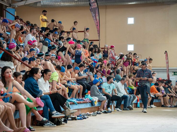 Ms de 350 alumnos de Mrida participan en clausura del Programa de Natacin Escolar