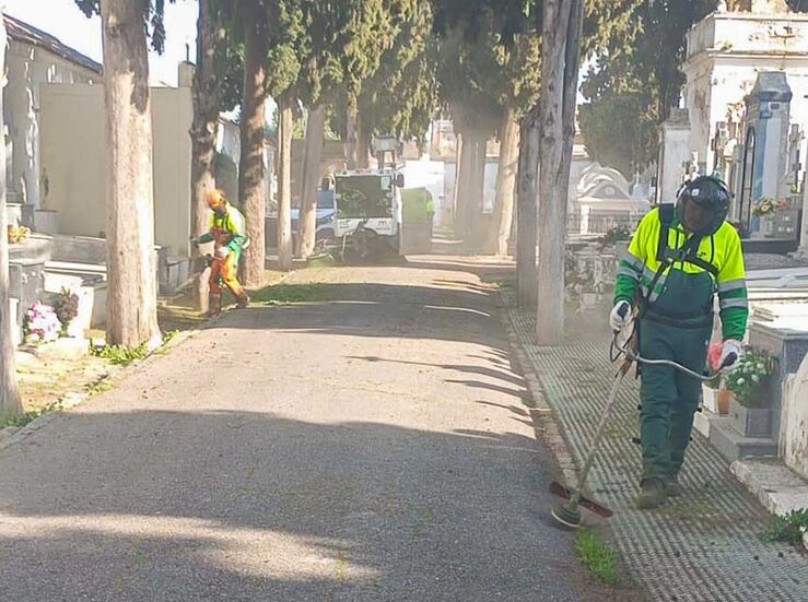 El Ayuntamiento de Mrida avanza con los trabajos de limpieza del Cementerio
