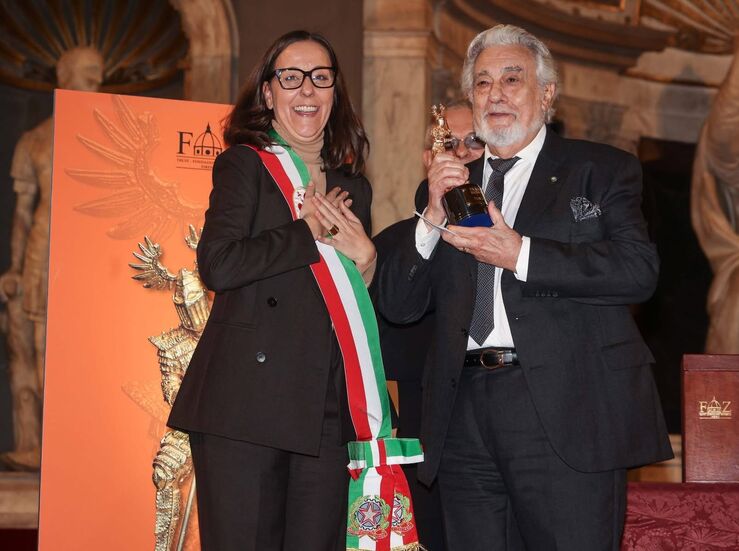 El maestro Plcido Domingo es reconocido con el Premio Zeffirelli tras una entrega activa