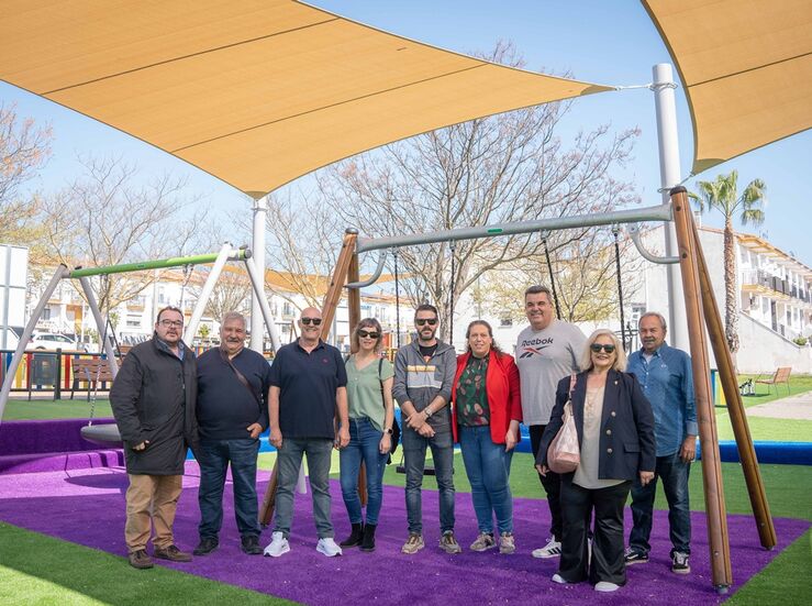 Seis barriadas de Mrida estrenan nuevas reas de juegos infantiles y saludables 