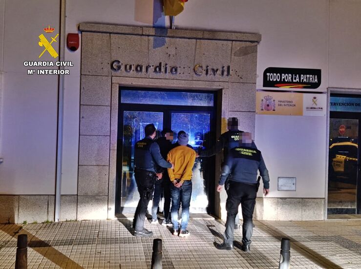 Detenidos en Mrida tres hombres con amplio historial delictivo por robar catalizadores