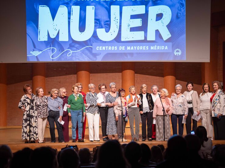 El II Encuentro de Centros de Mayores clausura en Mrida el Mes de la Mujer