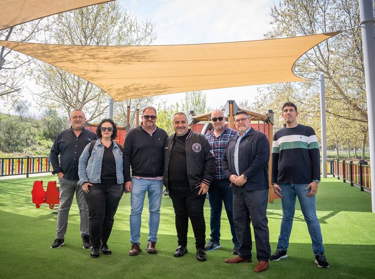 El alcalde de Mrida visita el nuevo parque infantil y rea saludable de El Prado