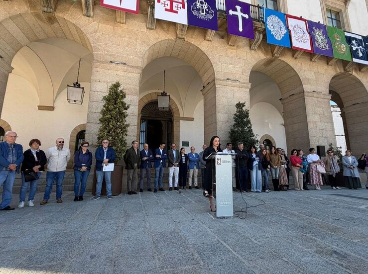 Ayuntamiento Cceres muestra repulsa por asesinatos de mujeres vctimas de la violencia