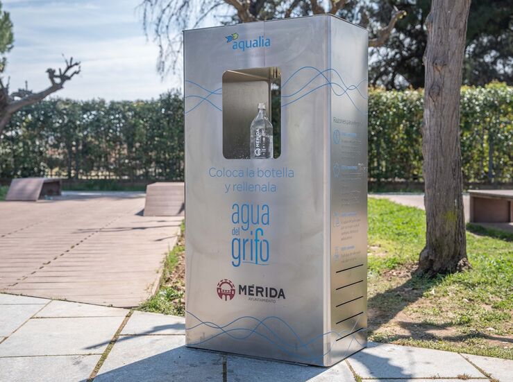Mrida ofrece la primera fuente en la ciudad de agua refrigerada para botellas 