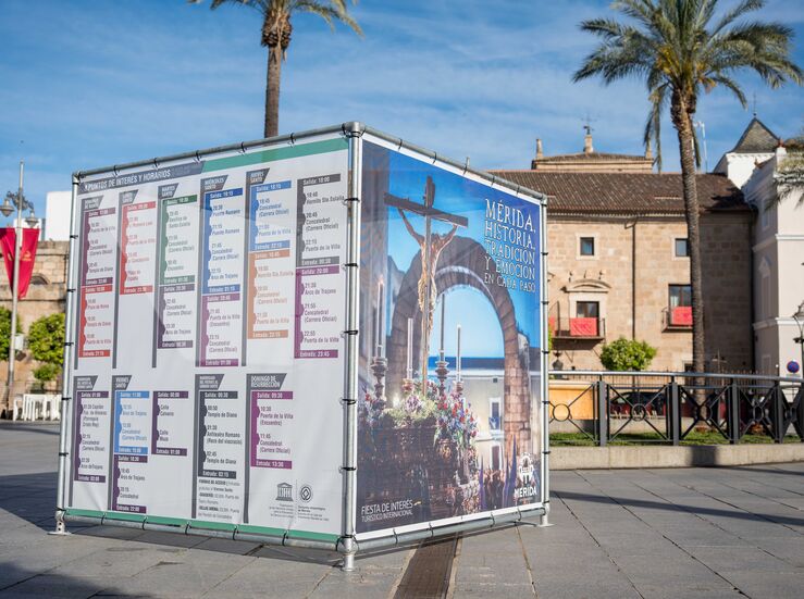 La procesin matinal de palmas abre el Domingo de Ramos emeritense