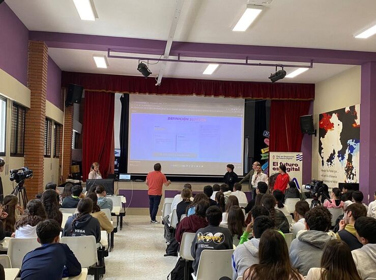 Alumnos extremeos de entre 8 y 16 aos en actividades para fomentar vocacin digital