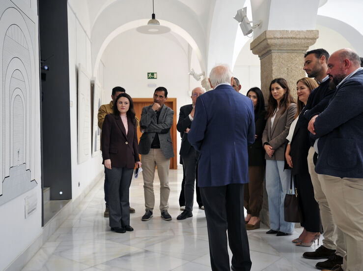 El emeritense Joaqun Gonzlez Quino expone una decena de sus obras en la Asamblea