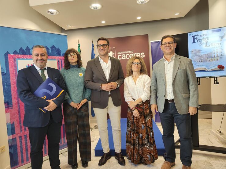 Javier Cercas Isabel San Sebastin y Alicia Vallina estarn XXVI Feria del Libro Cceres