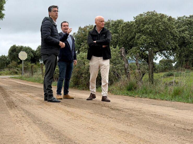Ayuntamiento Cceres invierte 36000 en mejorar caminos municipales Rincn Ballesteros 