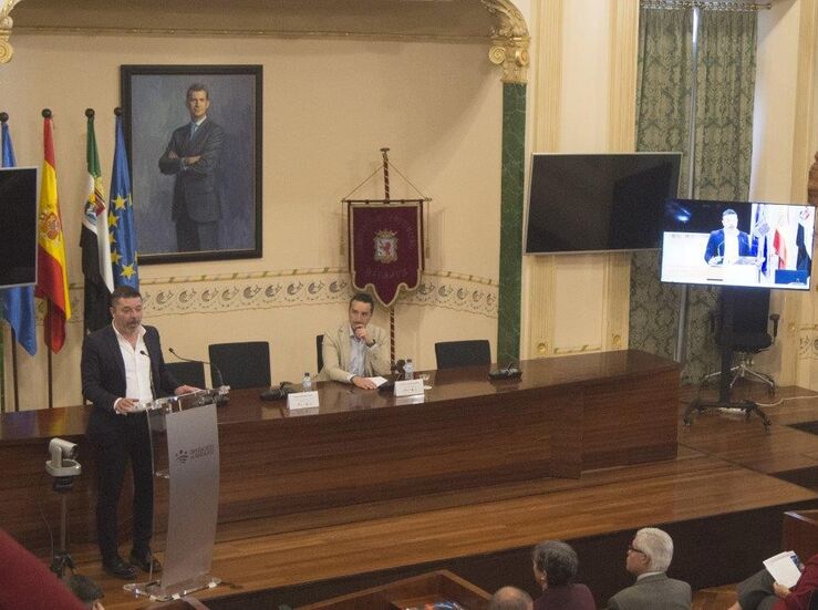 Extremadura reivindica su condicin europea e iberoamericana para tener una voz propia