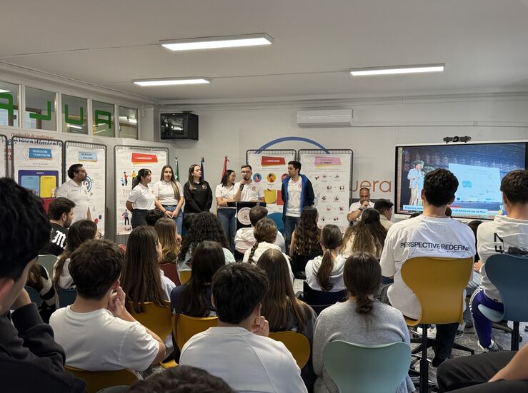 El IES de Castuera acoge el proyecto De joven a joven Equilibrio en Movimiento 