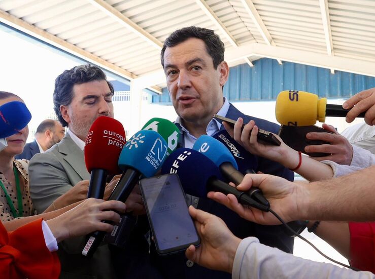 Juanma Moreno saluda el acuerdo alcanzando entre PP y Vox en Extremadura 