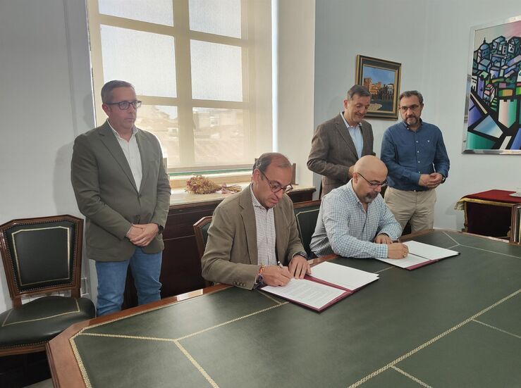Ayuntamiento Cceres y CSIF firman acuerdo para mejora salarial y pago carrera profesional