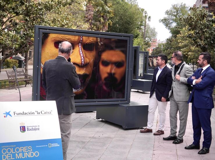 Exposicin imgenes fotgrafos de National Geographic Colores del mundo llega a Badajoz