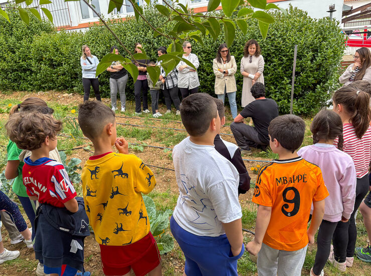 Huertos escolares de Zahnos y Oliva de la Frontera se abren ante la comunidad educativa