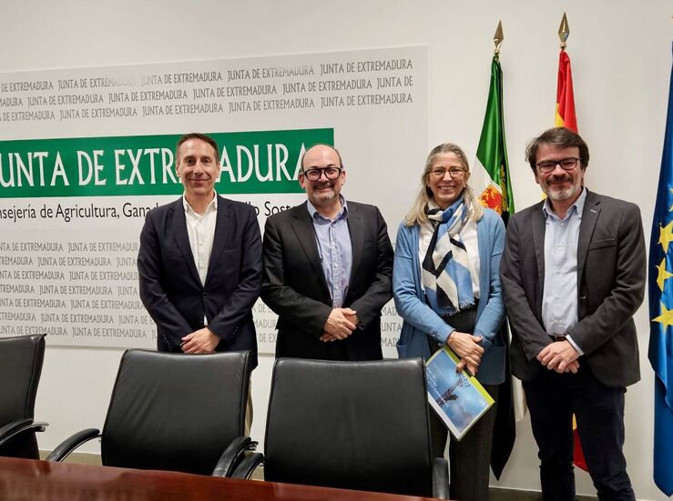 La distribuidora iDE de Iberdrola presenta a Junta su plan de inversiones en Extremadura