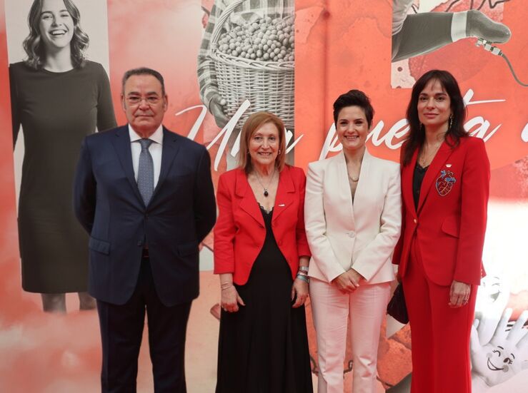 Medallas de Oro de la Provincia de Badajoz a Aoex a La Condesa y a Cajalmendralejo