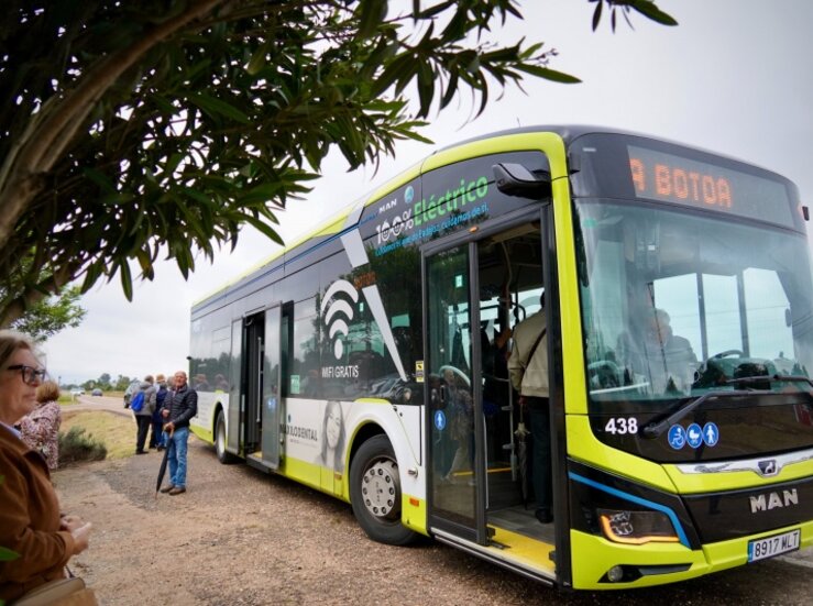 Ayuntamiento Badajoz y Tubasa ofrecen un servicio especial de bus por Romera de Btoa