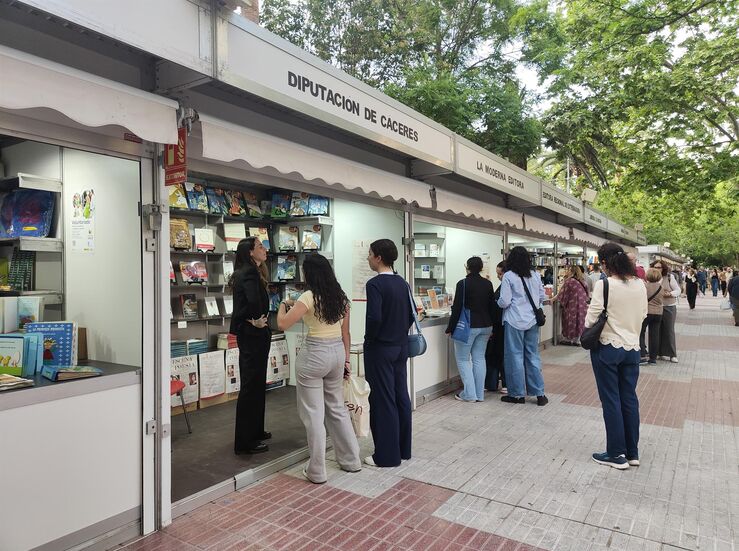 La Feria del Libro de Cceres combina inclusin pensamiento crtico y poesa