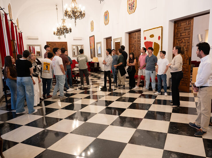 Estudiantes del Doble Grado Derecho y ADE de la UEx visitan Palacio Diputacin de Cceres