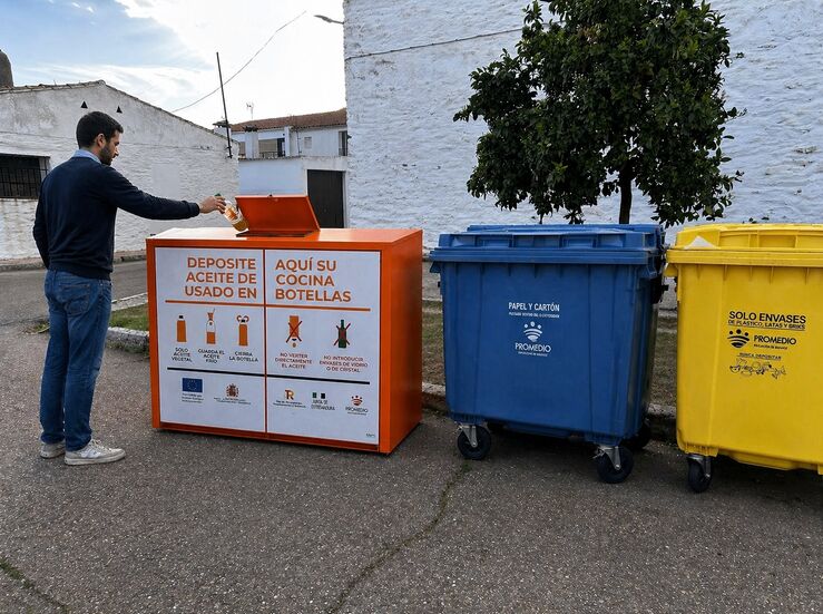 Una campaa de Promedio apuesta por la buena costumbre de reciclar el aceite de cocina