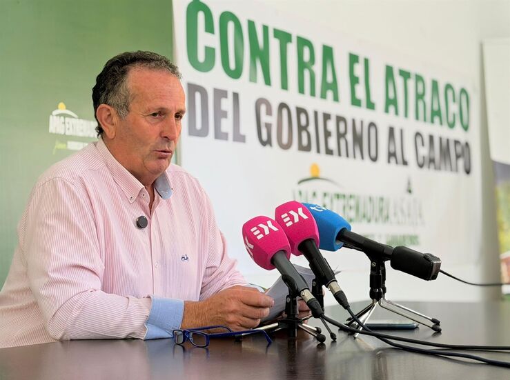 Acampada reivindicativa de APAG Extremadura Asaja frente al Ministerio por atraco