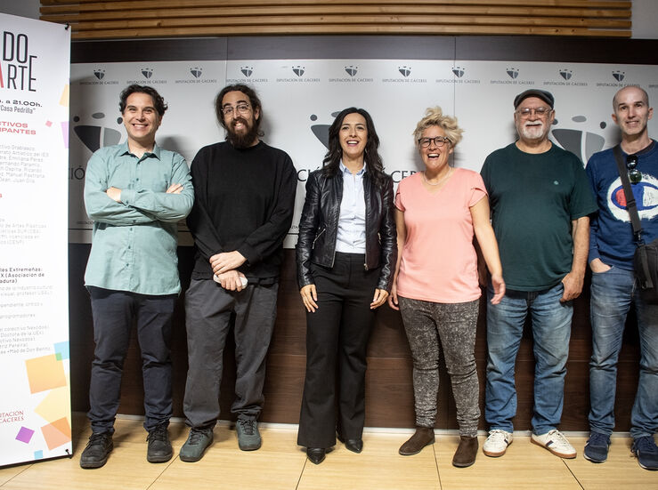  Veinte artistas participan en el Mercado del Arte en los Jardines del Pedrilla en Cceres